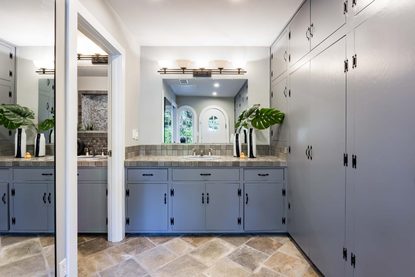 Detail Gallery Image 29 of 38 For 976 Laurel Glen Dr, Palo Alto,  CA 94304 - 6 Beds | 6/1 Baths