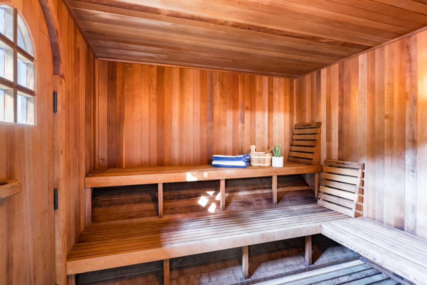 Detail Gallery Image 31 of 38 For 976 Laurel Glen Dr, Palo Alto,  CA 94304 - 6 Beds | 6/1 Baths