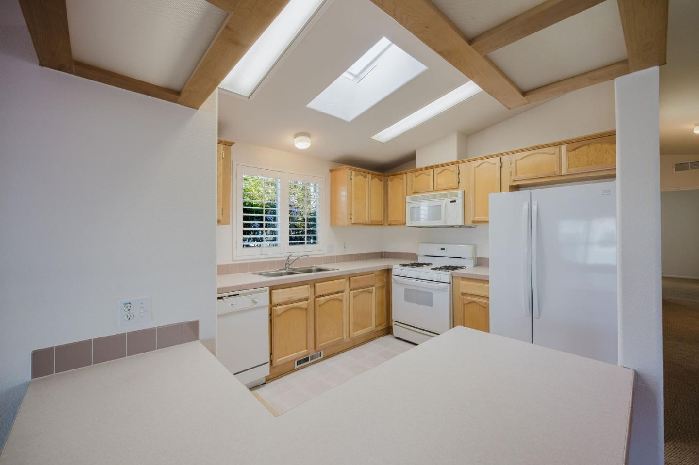 Detail Gallery Image 5 of 20 For 6 Sunset Terrace #6,  Half Moon Bay,  CA 94019 - 2 Beds | 2 Baths