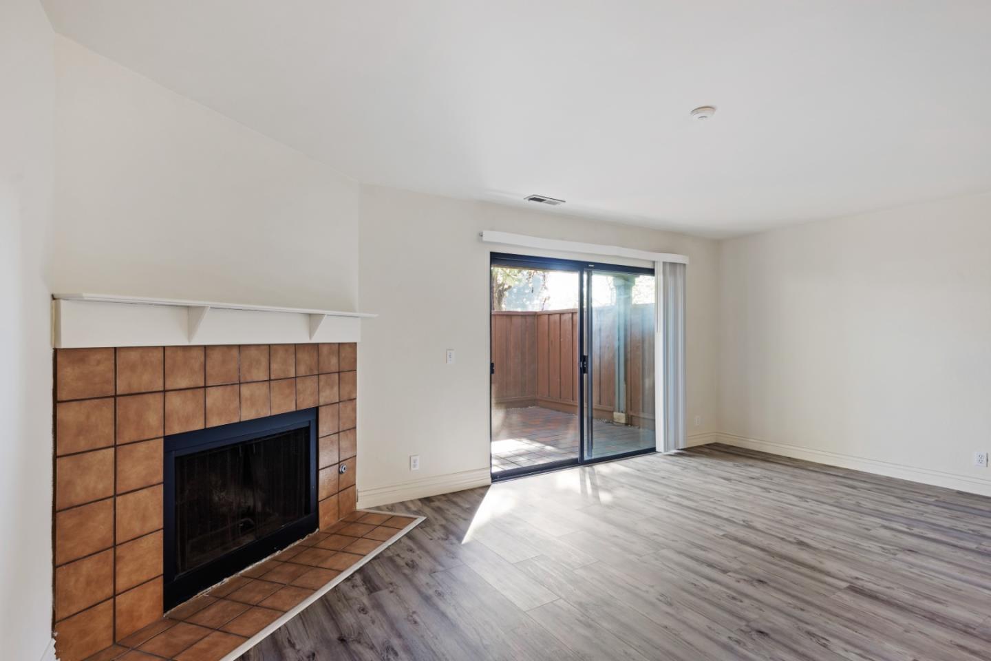 Detail Gallery Image 16 of 39 For 6001 Joaquin Murieta Ave #C,  Newark,  CA 94560 - 3 Beds | 2/1 Baths