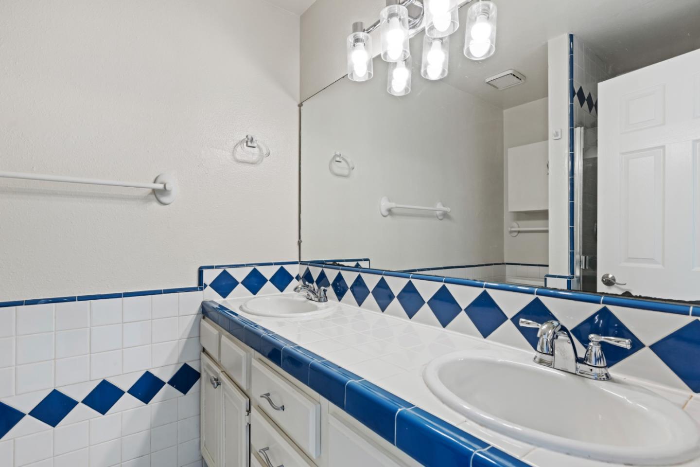Detail Gallery Image 28 of 39 For 6001 Joaquin Murieta Ave #C,  Newark,  CA 94560 - 3 Beds | 2/1 Baths