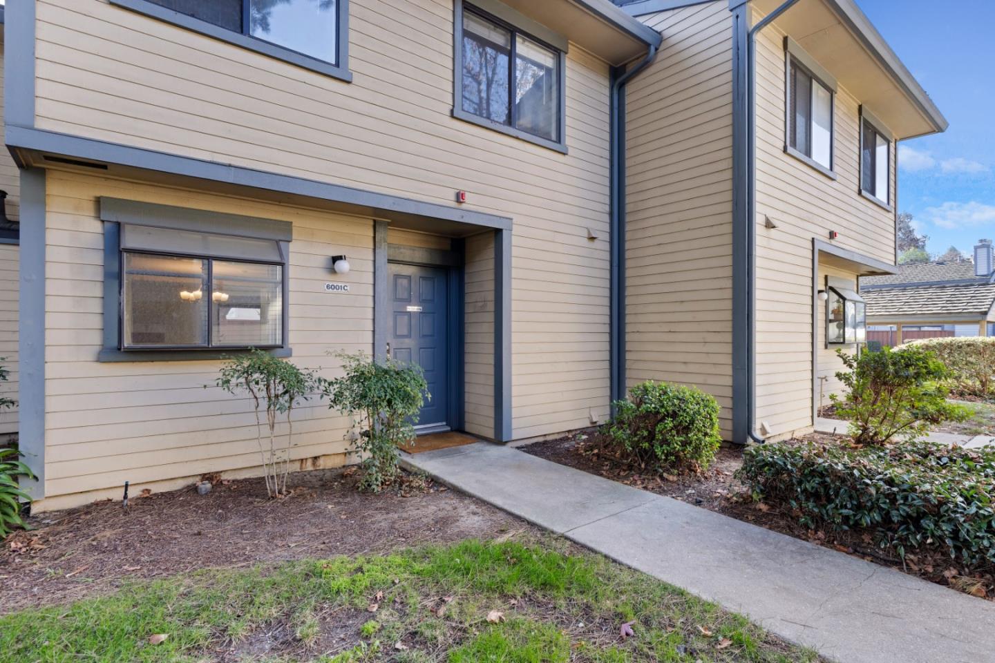 Detail Gallery Image 3 of 39 For 6001 Joaquin Murieta Ave #C,  Newark,  CA 94560 - 3 Beds | 2/1 Baths