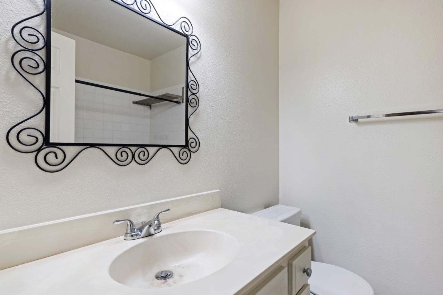 Detail Gallery Image 35 of 39 For 6001 Joaquin Murieta Ave #C,  Newark,  CA 94560 - 3 Beds | 2/1 Baths