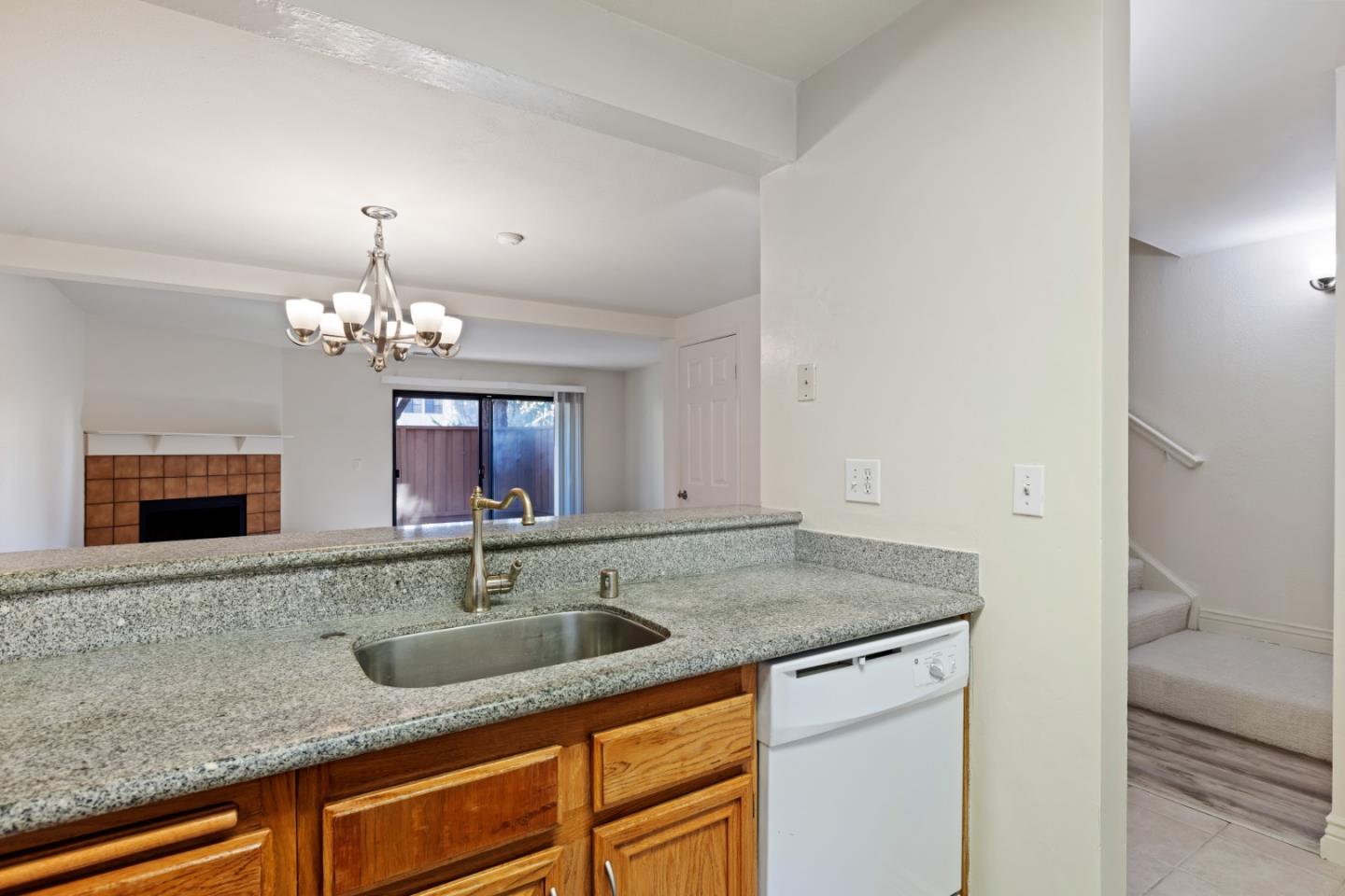 Detail Gallery Image 7 of 39 For 6001 Joaquin Murieta Ave #C,  Newark,  CA 94560 - 3 Beds | 2/1 Baths
