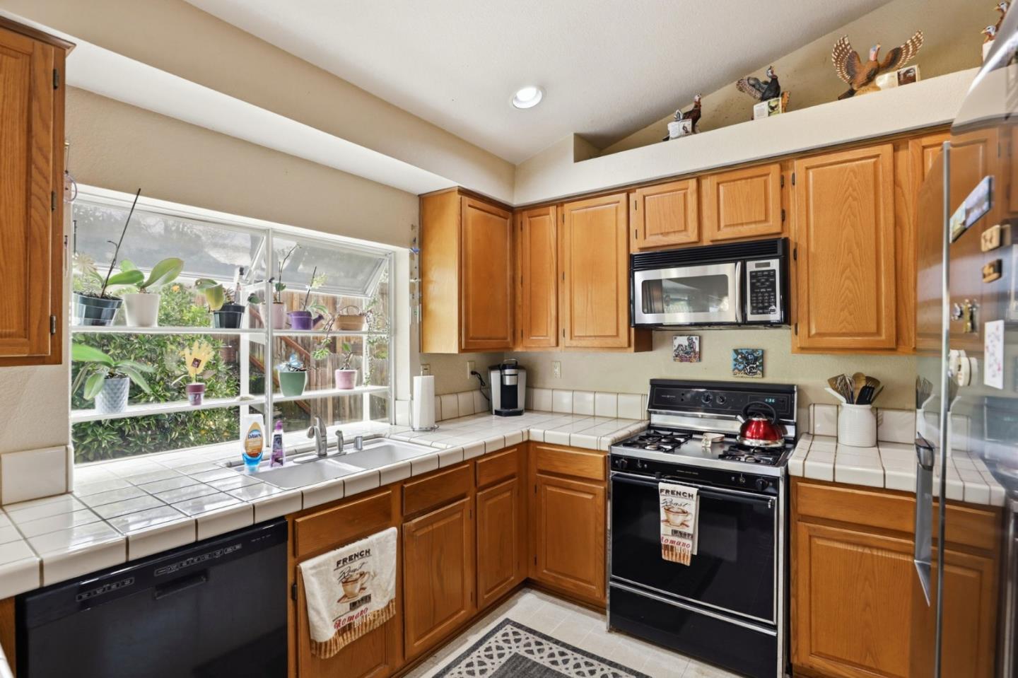 Detail Gallery Image 12 of 46 For 5621 Adobe Rd, Rocklin,  CA 95765 - 4 Beds | 3 Baths