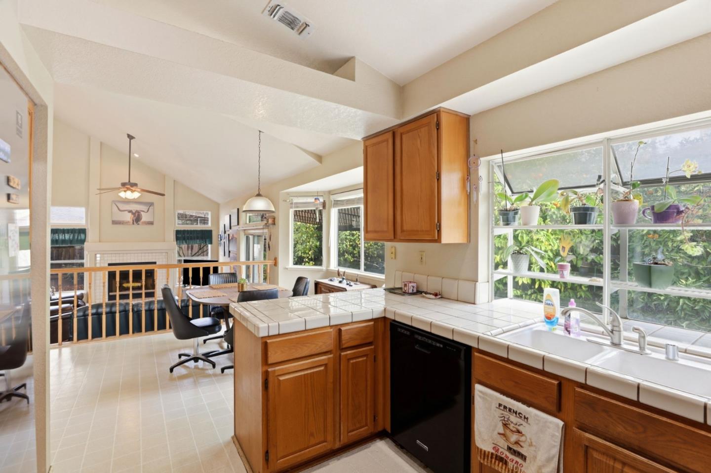 Detail Gallery Image 13 of 46 For 5621 Adobe Rd, Rocklin,  CA 95765 - 4 Beds | 3 Baths