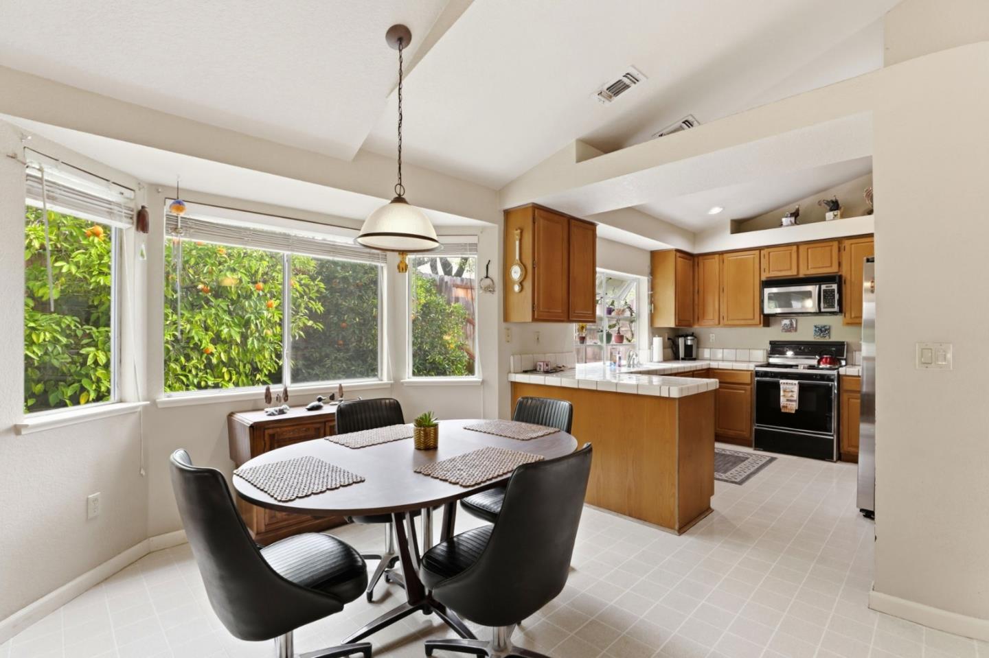 Detail Gallery Image 16 of 46 For 5621 Adobe Rd, Rocklin,  CA 95765 - 4 Beds | 3 Baths