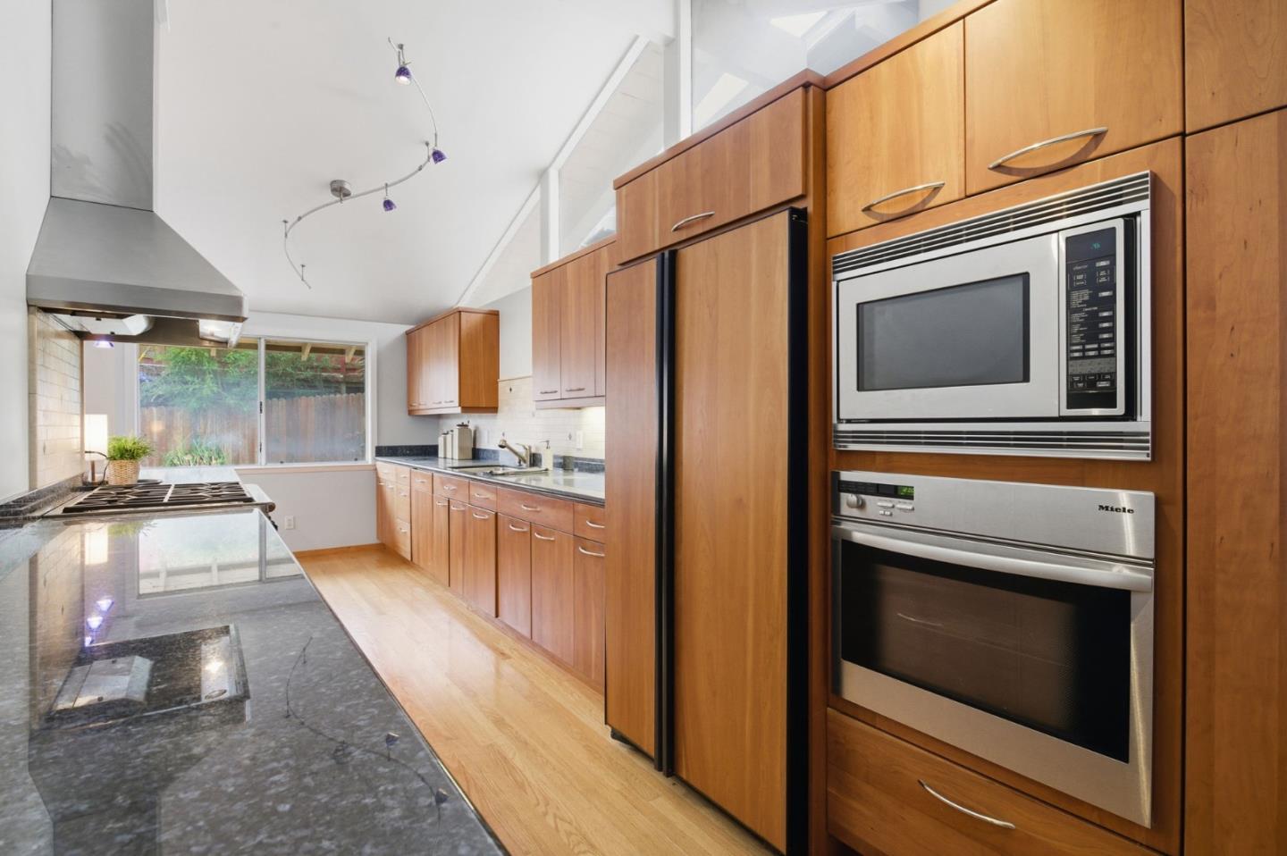 Detail Gallery Image 18 of 35 For 2401 Ardee Ln, South San Francisco,  CA 94080 - 4 Beds | 3 Baths