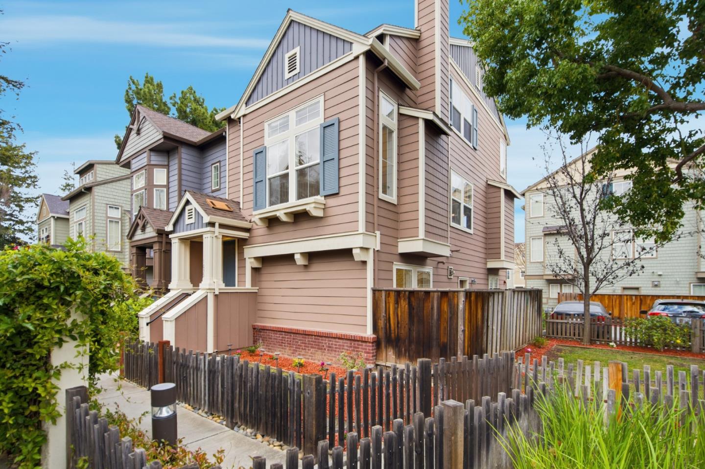 Detail Gallery Image 2 of 41 For 1035 Fuller Ter, Sunnyvale,  CA 94086 - 3 Beds | 3/1 Baths