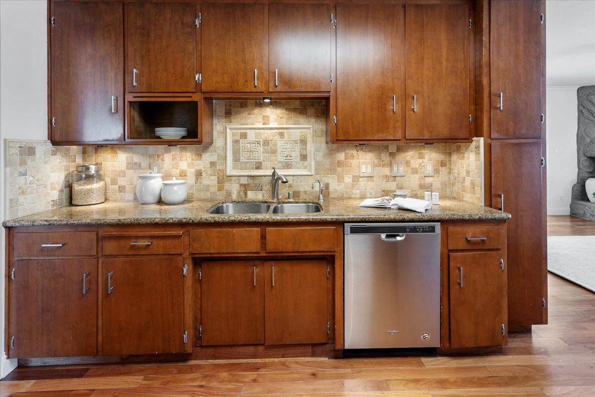 Detail Gallery Image 14 of 44 For 439 Novato Ave, Sunnyvale,  CA 94086 - 5 Beds | 3 Baths