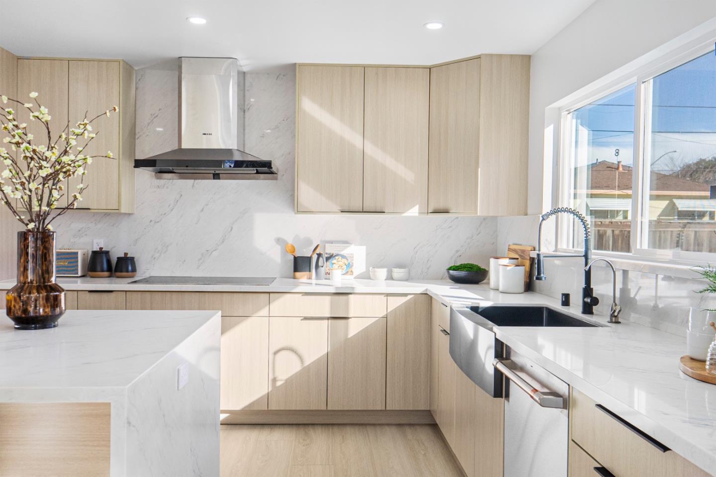 Detail Gallery Image 6 of 29 For 556 N Clover Ave, San Jose,  CA 95128 - 4 Beds | 2/1 Baths