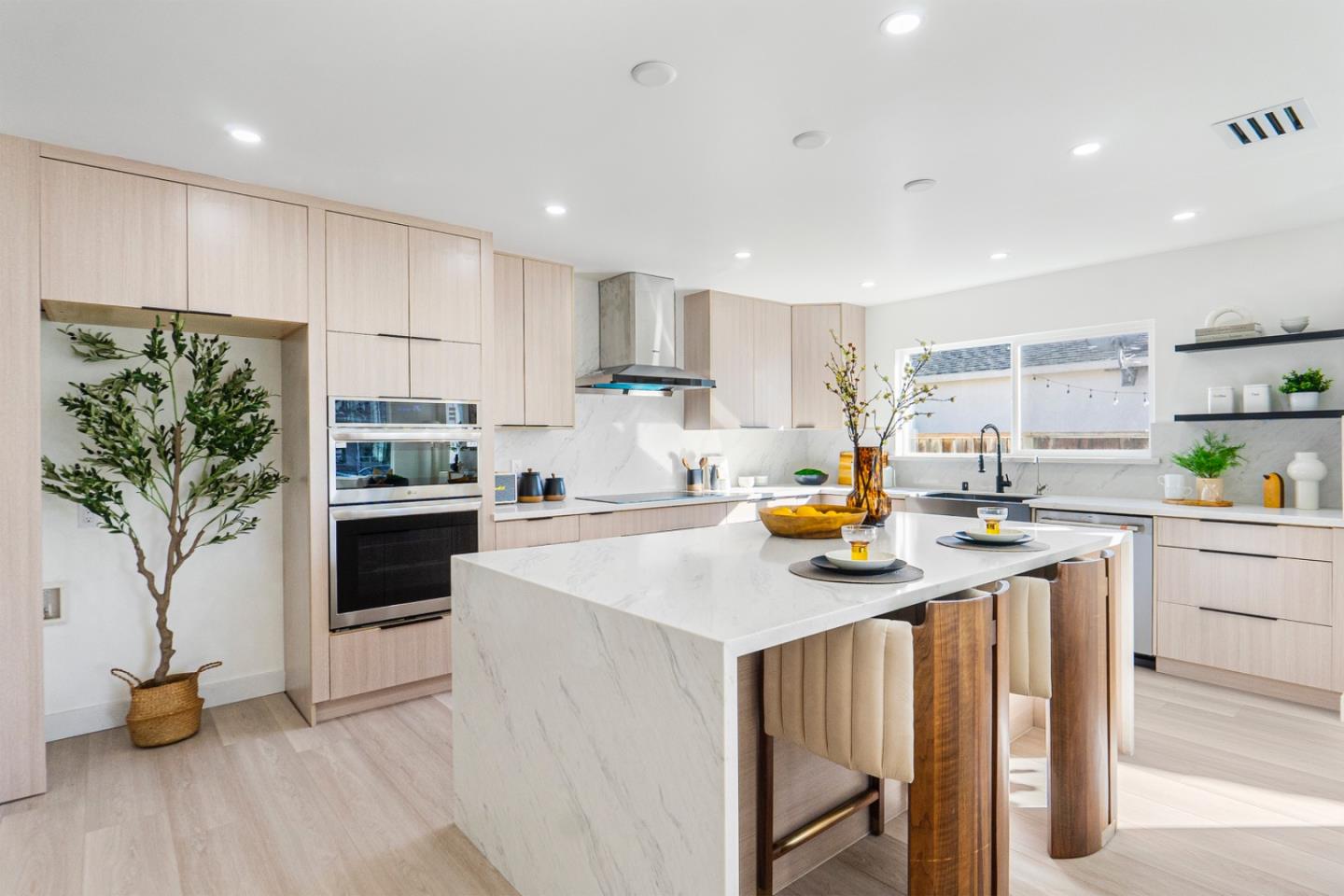 Detail Gallery Image 7 of 29 For 556 N Clover Ave, San Jose,  CA 95128 - 4 Beds | 2/1 Baths