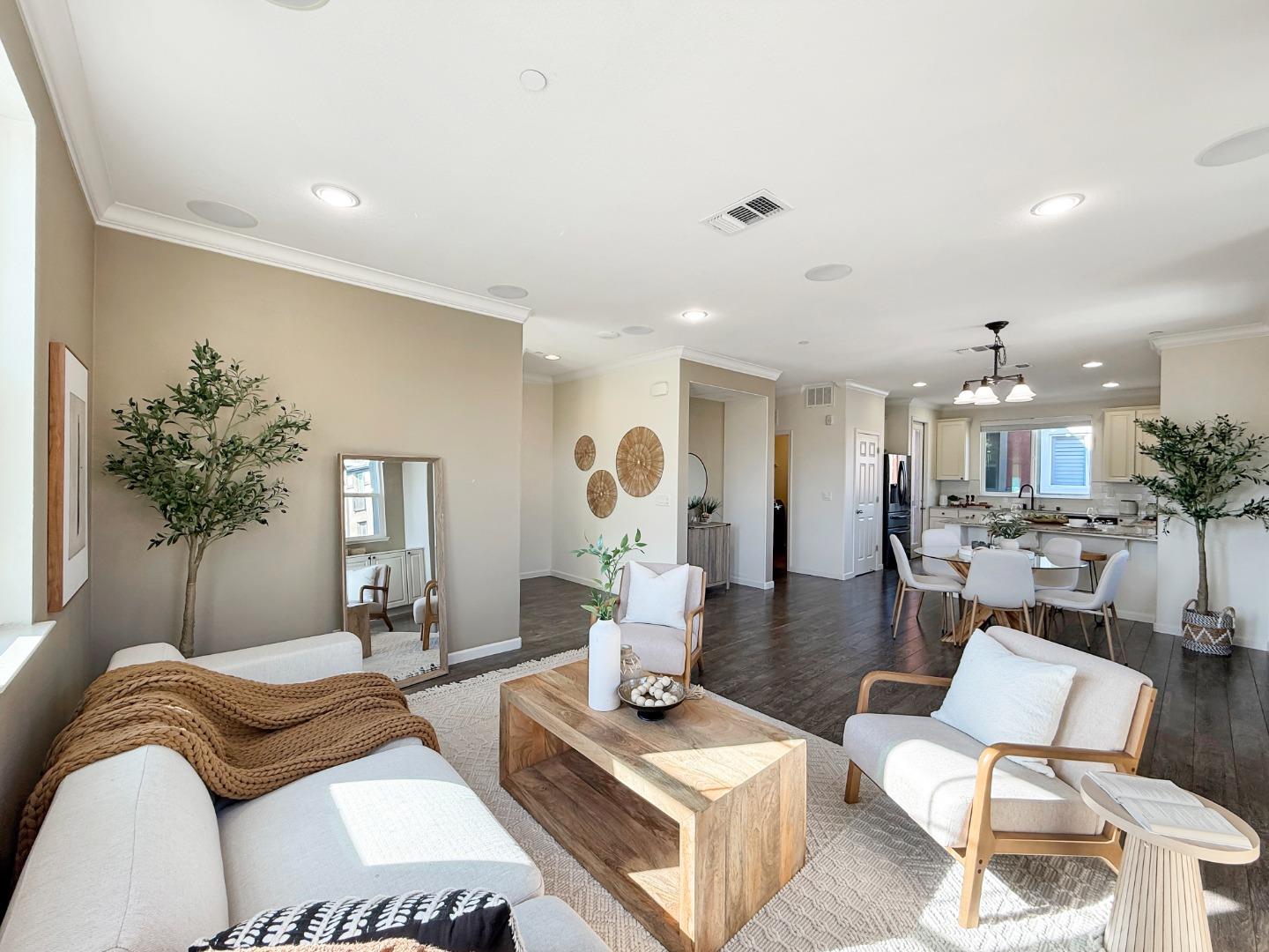 Front Image Thumbnail for ML82032814