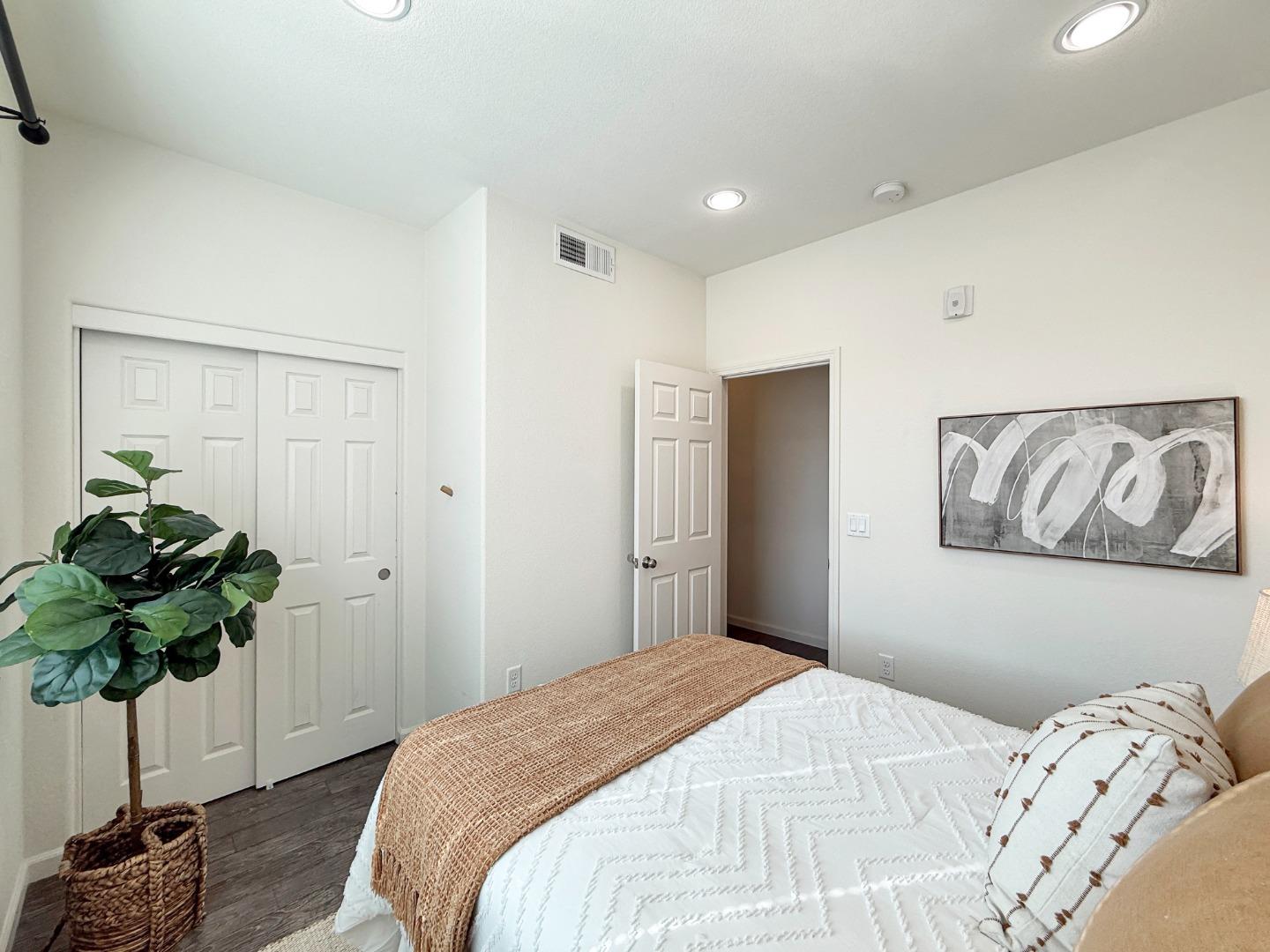 Detail Gallery Image 14 of 34 For 1053 Eagle Way, San Jose,  CA 95131 - 4 Beds | 3/1 Baths