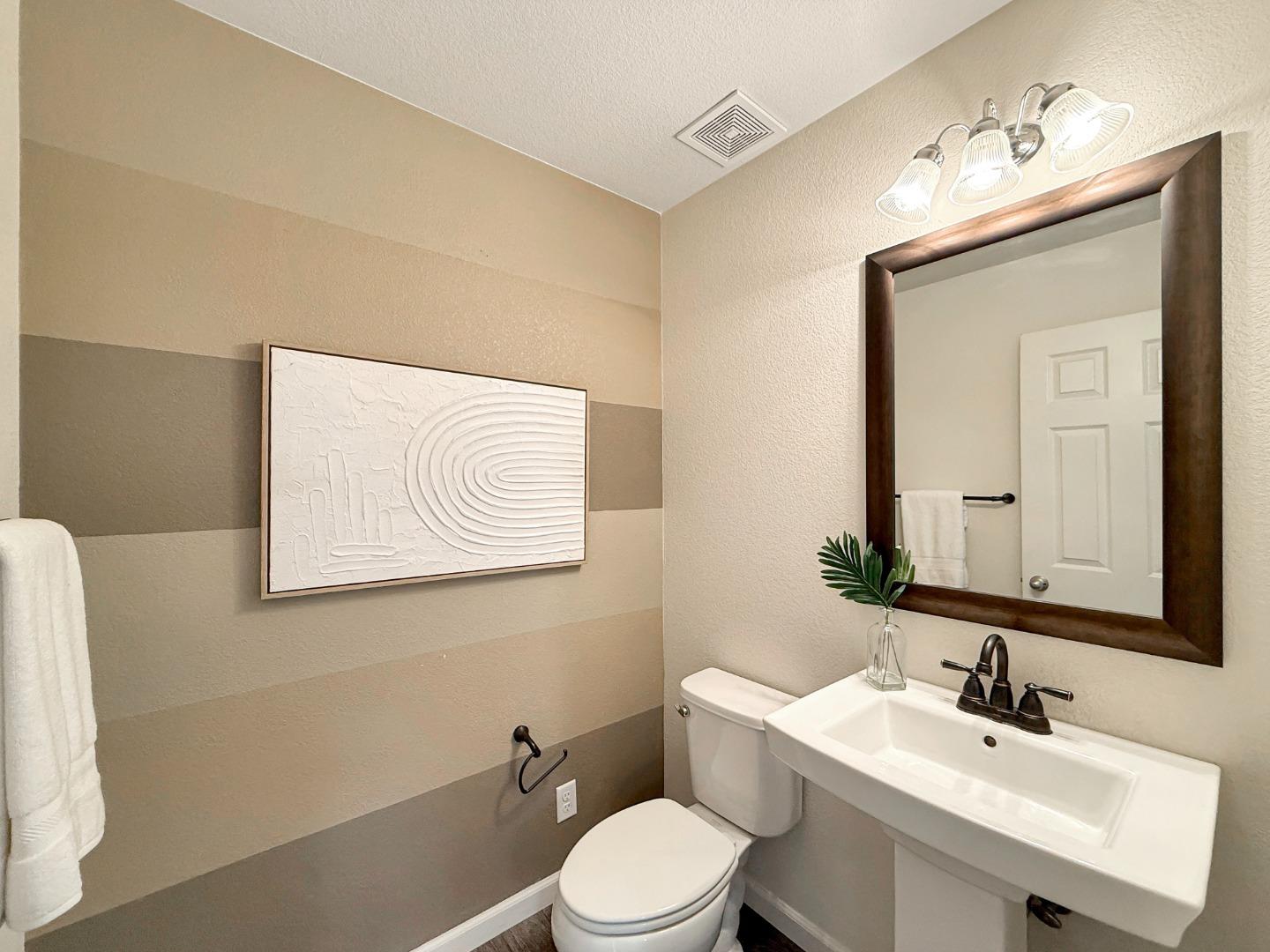 Detail Gallery Image 16 of 34 For 1053 Eagle Way, San Jose,  CA 95131 - 4 Beds | 3/1 Baths