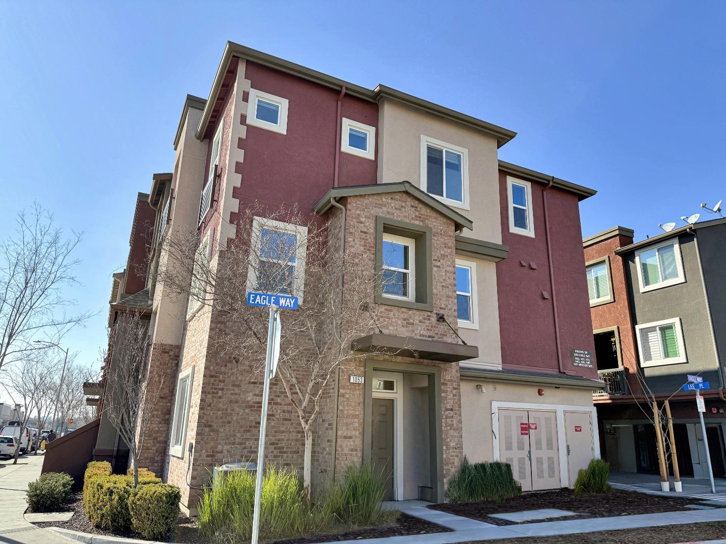 Detail Gallery Image 2 of 34 For 1053 Eagle Way, San Jose,  CA 95131 - 4 Beds | 3/1 Baths