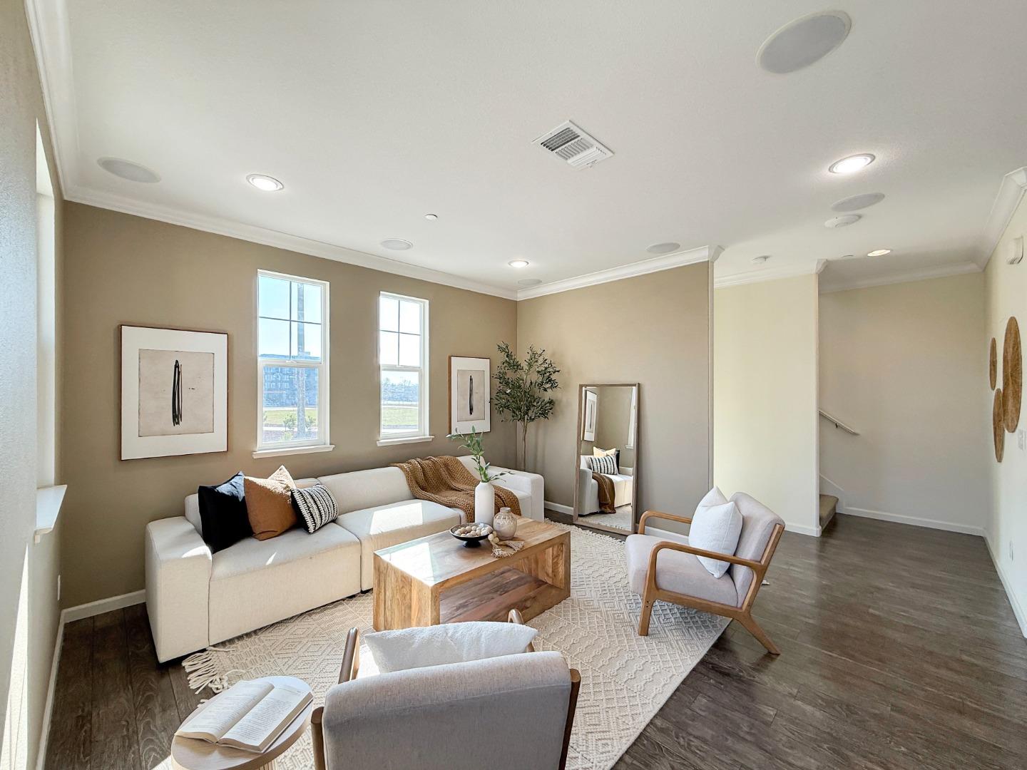 Detail Gallery Image 4 of 34 For 1053 Eagle Way, San Jose,  CA 95131 - 4 Beds | 3/1 Baths