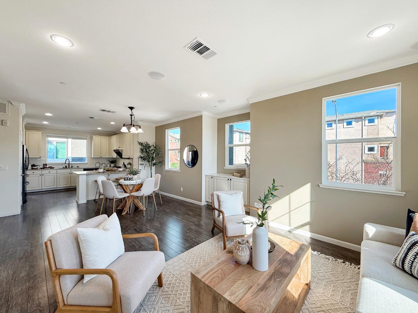 Detail Gallery Image 5 of 34 For 1053 Eagle Way, San Jose,  CA 95131 - 4 Beds | 3/1 Baths