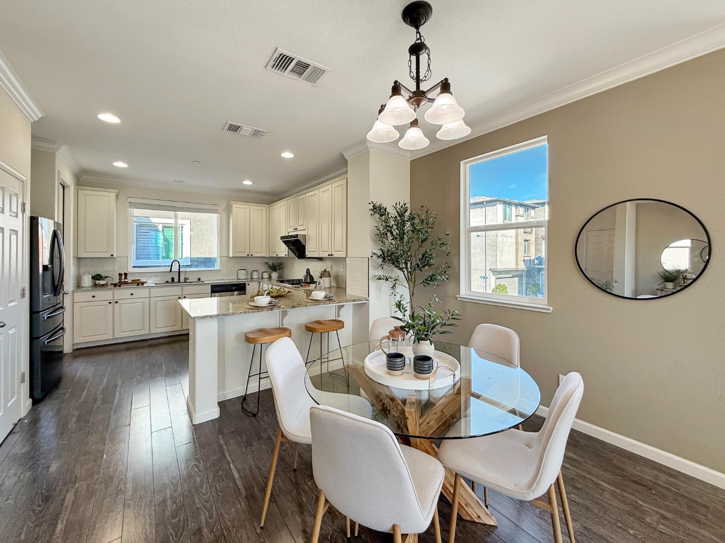 Detail Gallery Image 6 of 34 For 1053 Eagle Way, San Jose,  CA 95131 - 4 Beds | 3/1 Baths