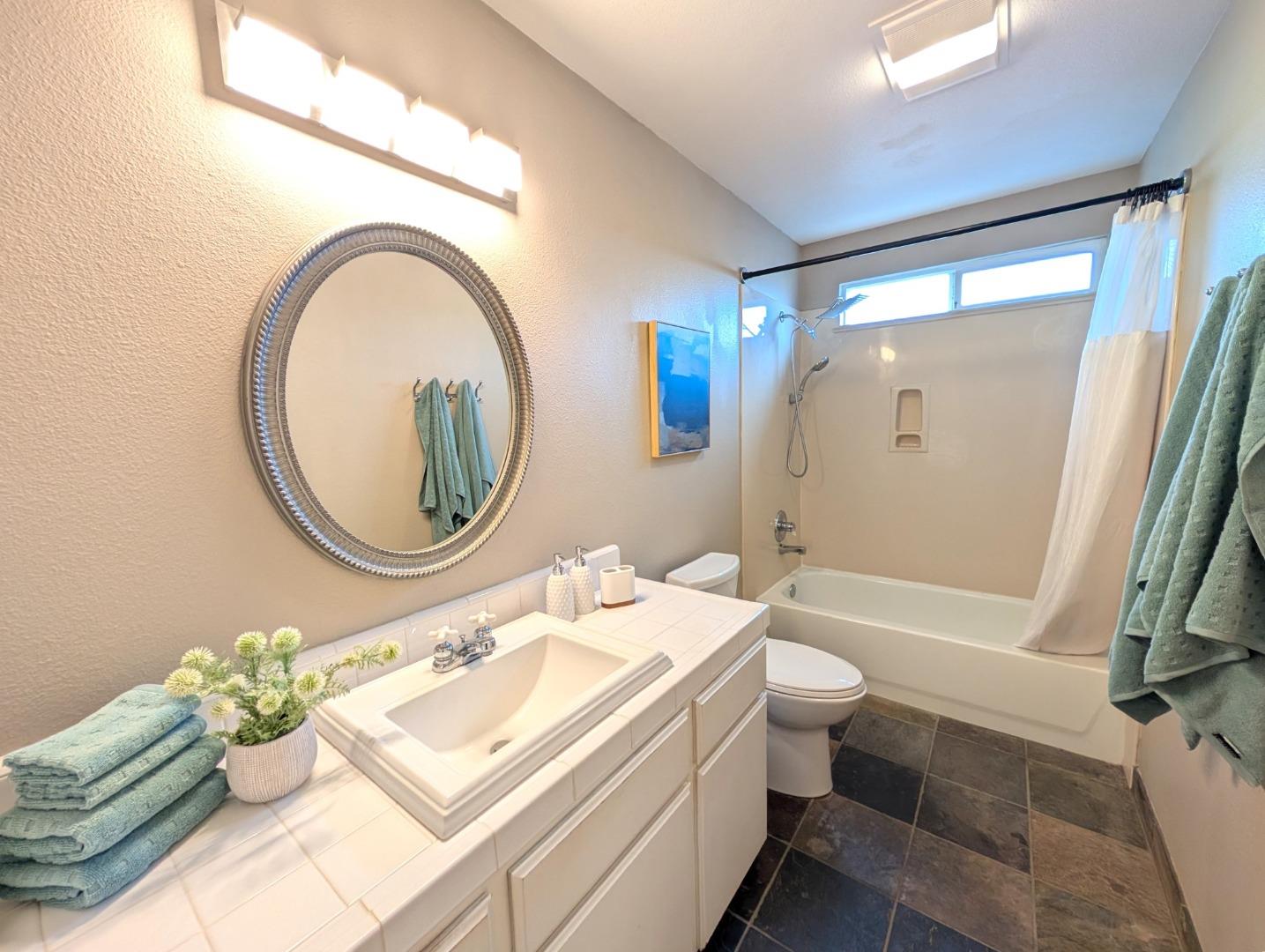 Detail Gallery Image 17 of 24 For 124 Western Ct, Santa Cruz,  CA 95060 - 3 Beds | 2 Baths