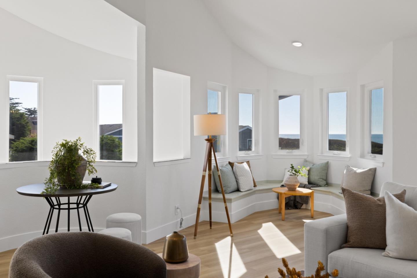 Detail Gallery Image 10 of 51 For 211 Washington Blvd, Half Moon Bay,  CA 94019 - 4 Beds | 3/1 Baths