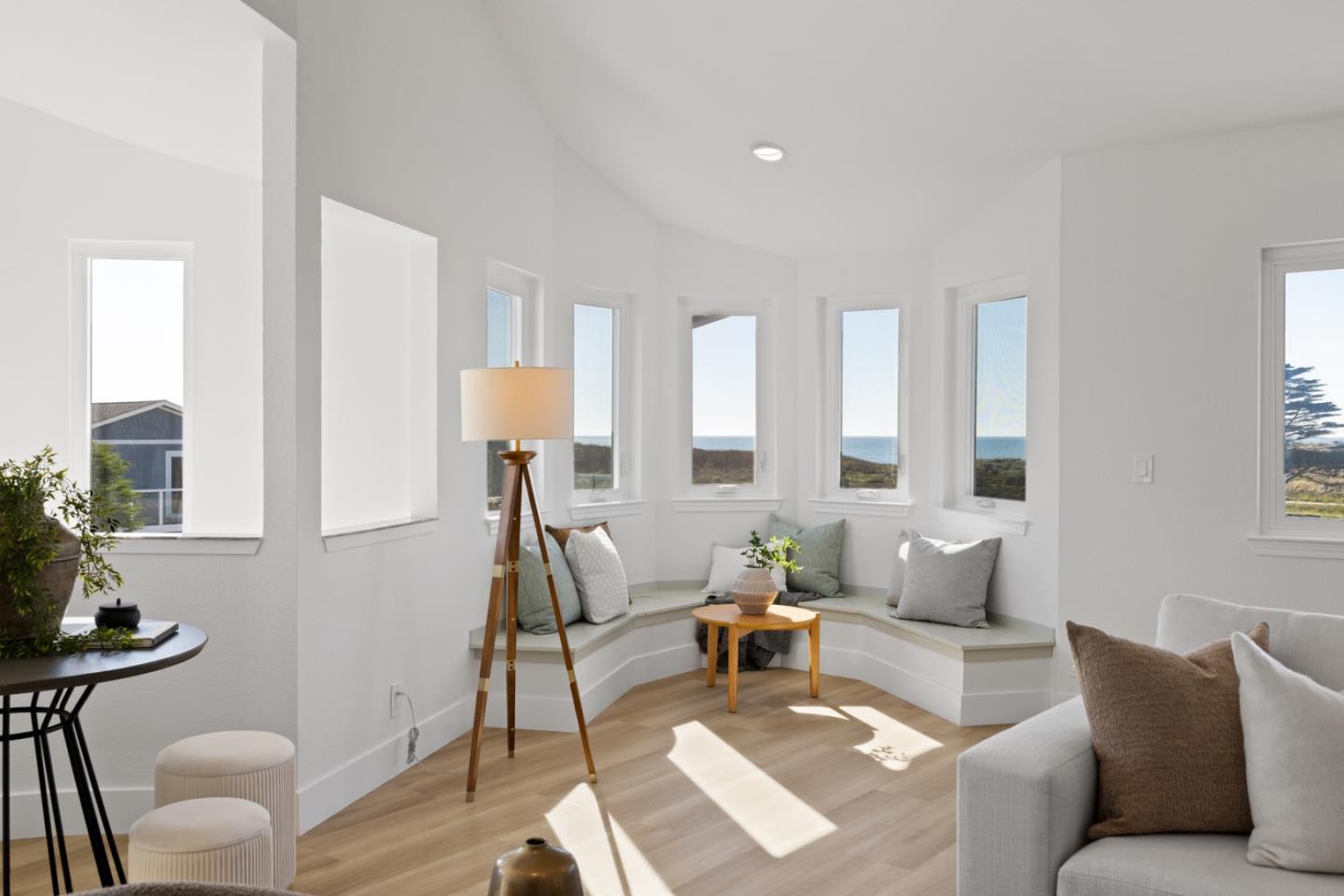 Detail Gallery Image 11 of 51 For 211 Washington Blvd, Half Moon Bay,  CA 94019 - 4 Beds | 3/1 Baths