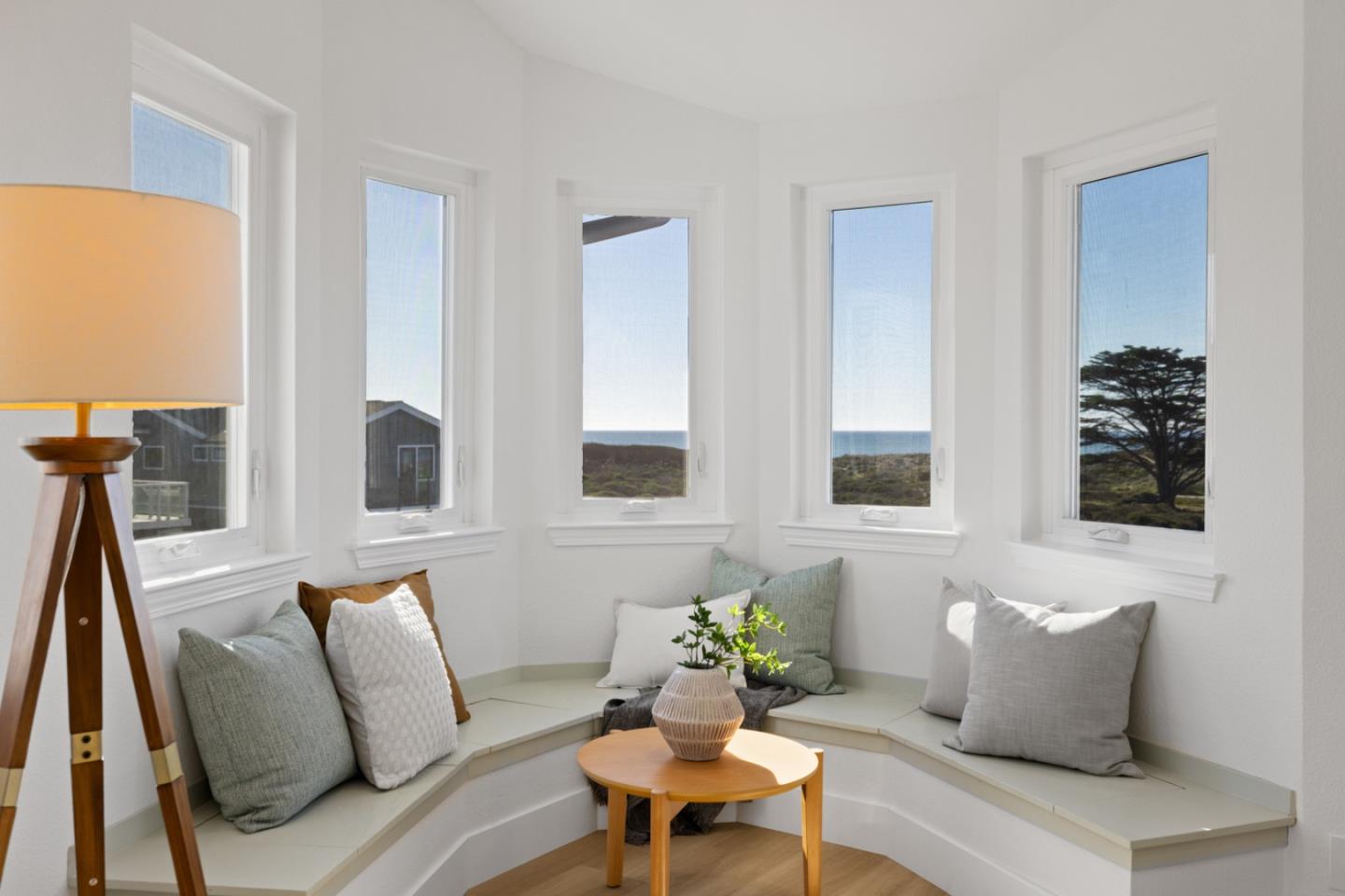 Detail Gallery Image 12 of 51 For 211 Washington Blvd, Half Moon Bay,  CA 94019 - 4 Beds | 3/1 Baths