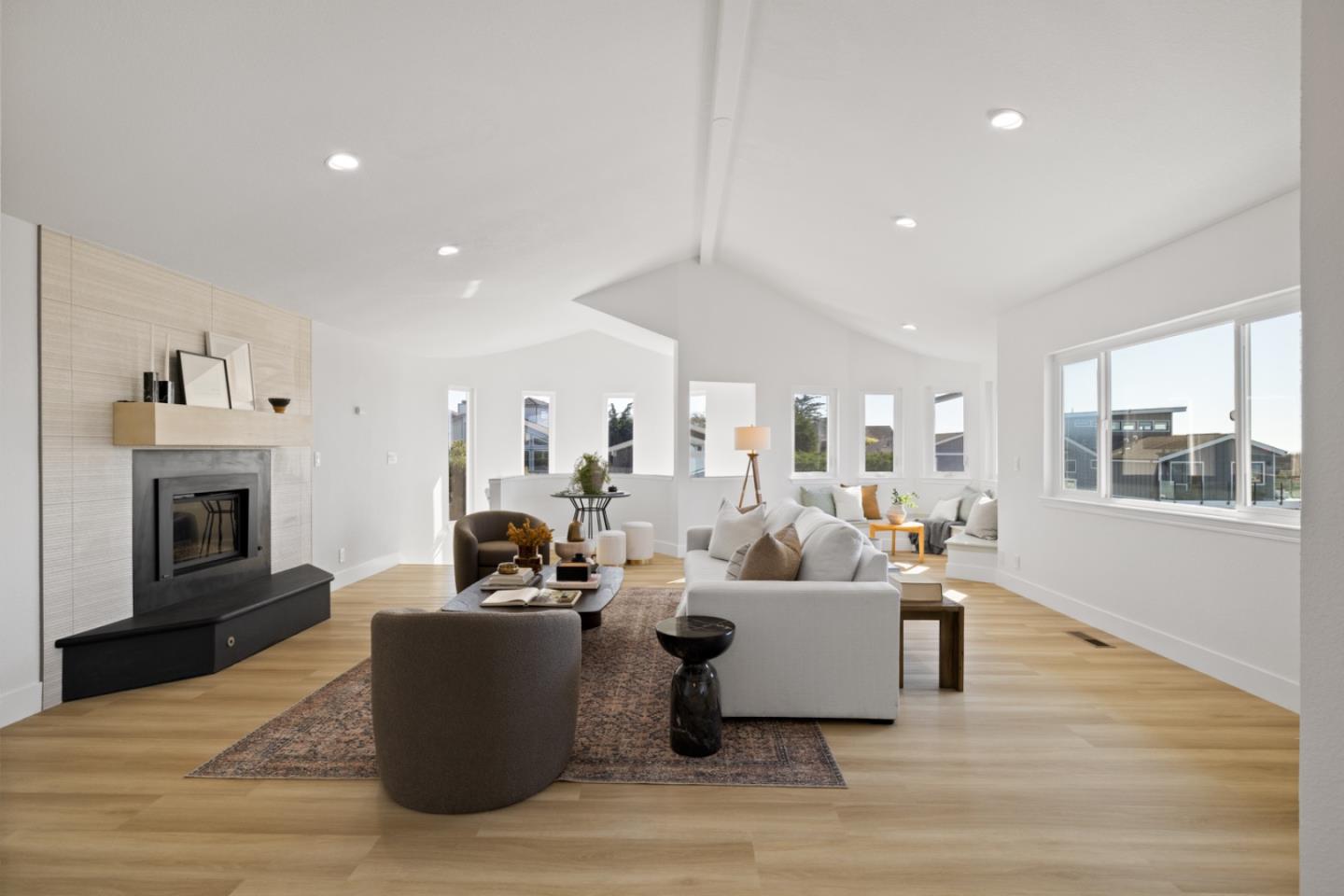 Detail Gallery Image 14 of 51 For 211 Washington Blvd, Half Moon Bay,  CA 94019 - 4 Beds | 3/1 Baths