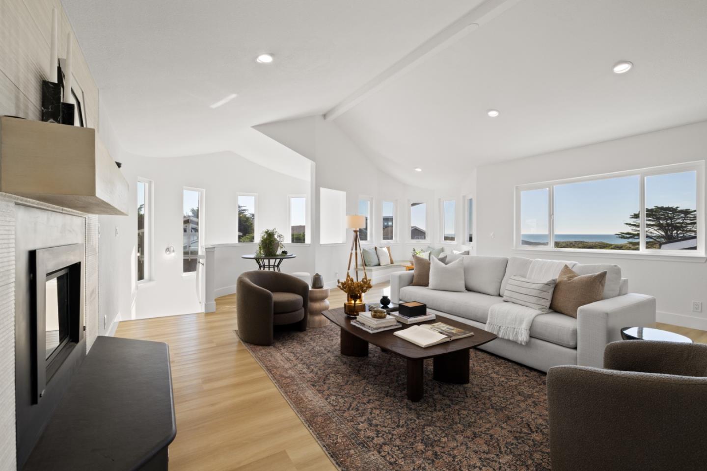 Detail Gallery Image 16 of 51 For 211 Washington Blvd, Half Moon Bay,  CA 94019 - 4 Beds | 3/1 Baths