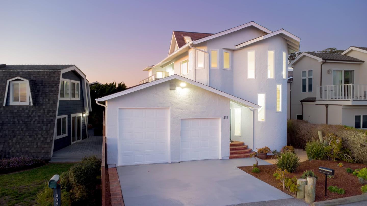 Detail Gallery Image 3 of 51 For 211 Washington Blvd, Half Moon Bay,  CA 94019 - 4 Beds | 3/1 Baths