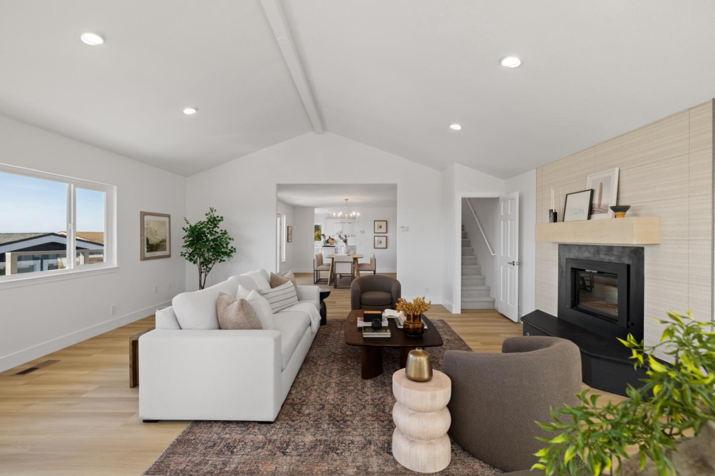 Detail Gallery Image 7 of 51 For 211 Washington Blvd, Half Moon Bay,  CA 94019 - 4 Beds | 3/1 Baths