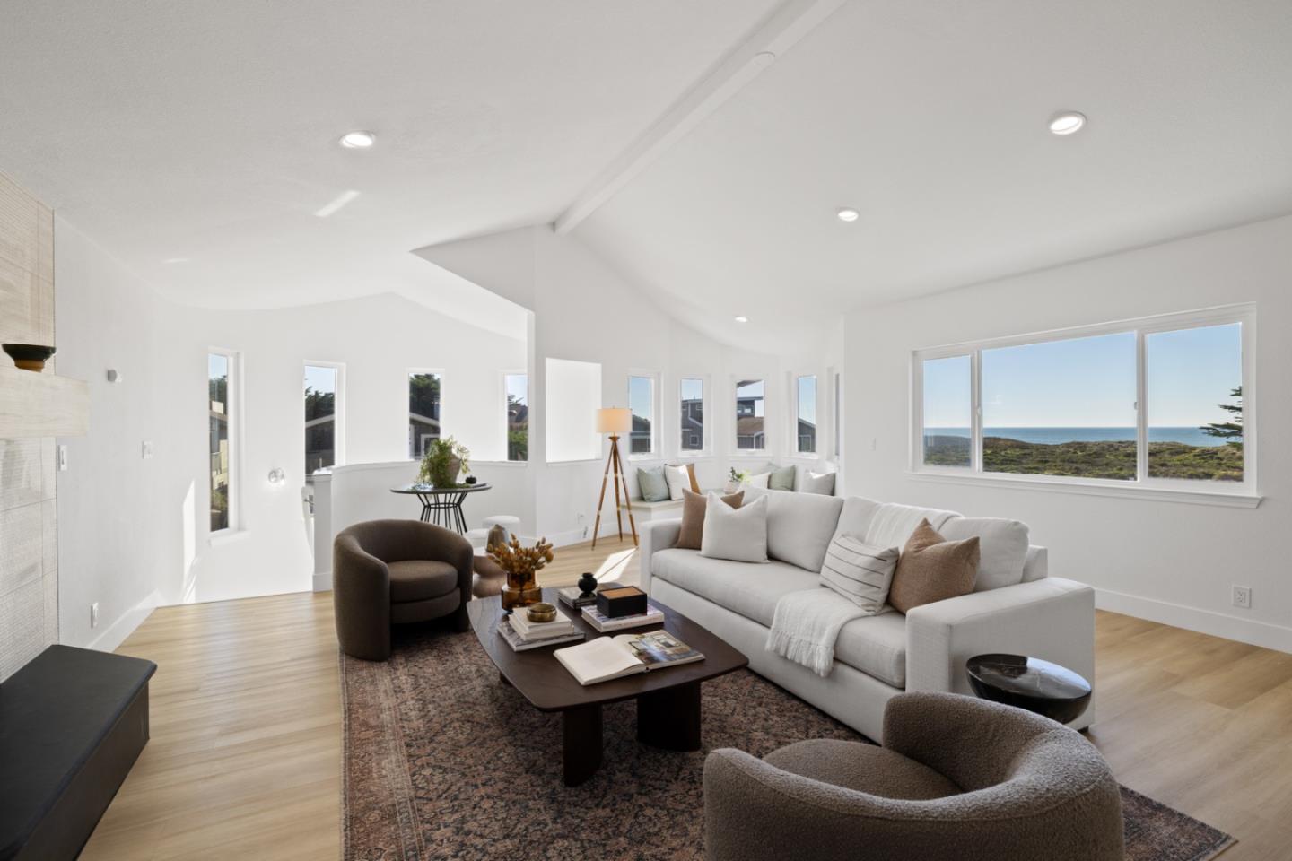 Detail Gallery Image 9 of 51 For 211 Washington Blvd, Half Moon Bay,  CA 94019 - 4 Beds | 3/1 Baths