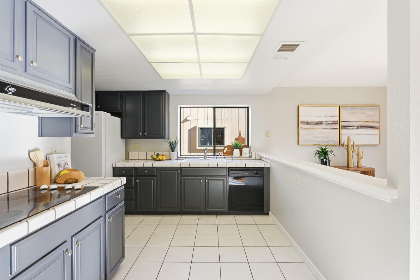 Detail Gallery Image 8 of 27 For 16154 Loretta Ln, Los Gatos,  CA 95032 - 2 Beds | 2/1 Baths