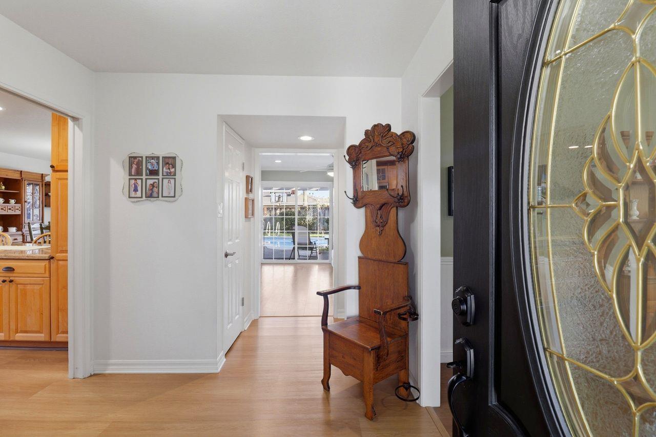 Detail Gallery Image 2 of 27 For 1959 Playa St, San Mateo,  CA 94403 - 3 Beds | 2 Baths