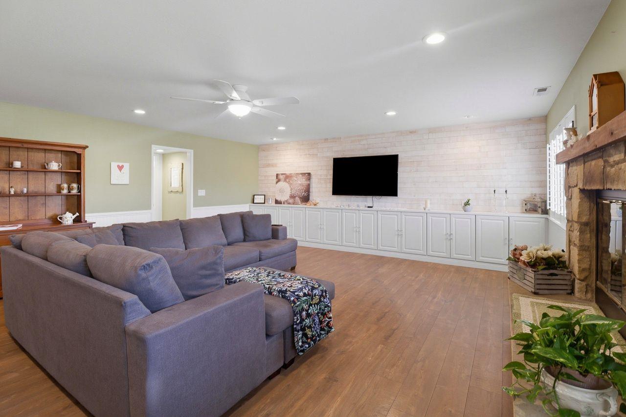 Detail Gallery Image 3 of 27 For 1959 Playa St, San Mateo,  CA 94403 - 3 Beds | 2 Baths