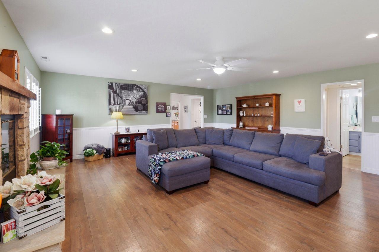 Detail Gallery Image 4 of 27 For 1959 Playa St, San Mateo,  CA 94403 - 3 Beds | 2 Baths