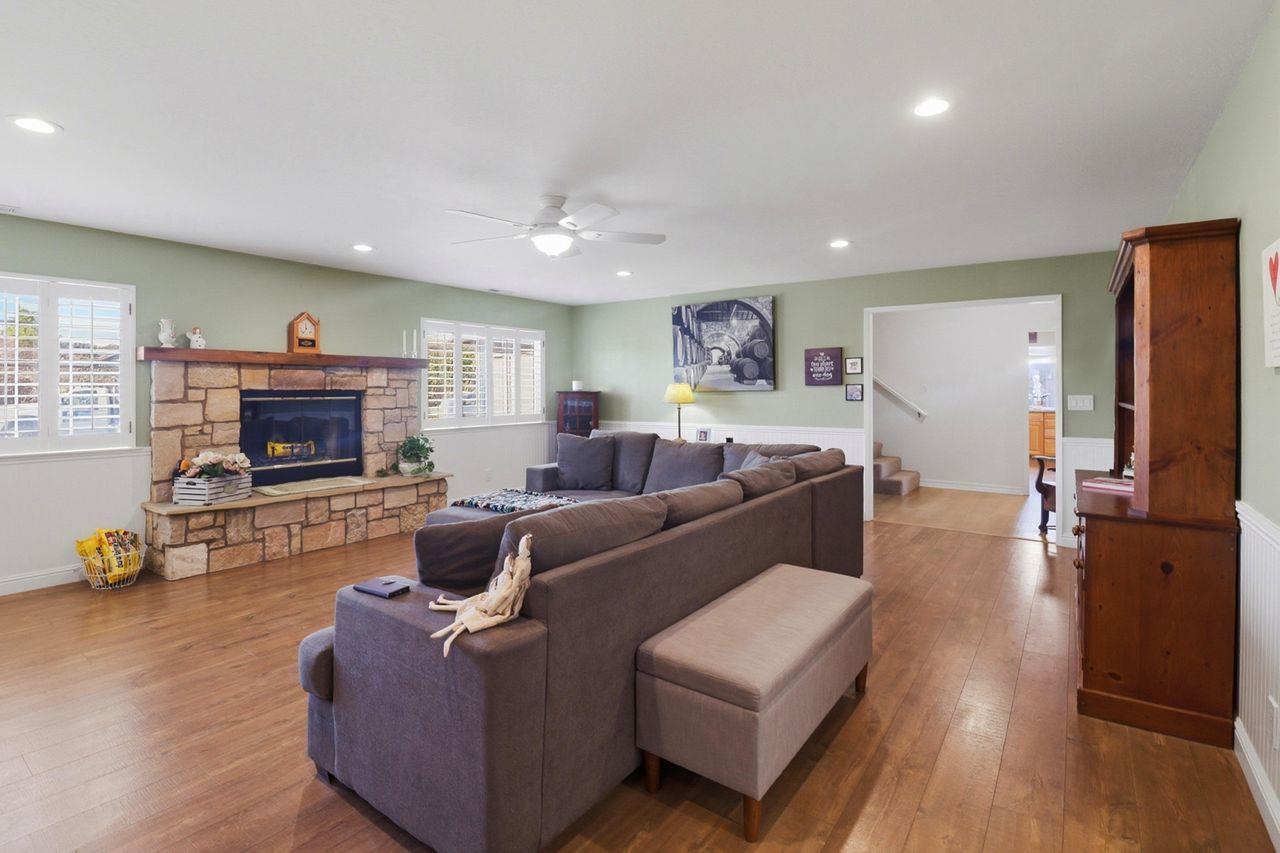 Detail Gallery Image 5 of 27 For 1959 Playa St, San Mateo,  CA 94403 - 3 Beds | 2 Baths