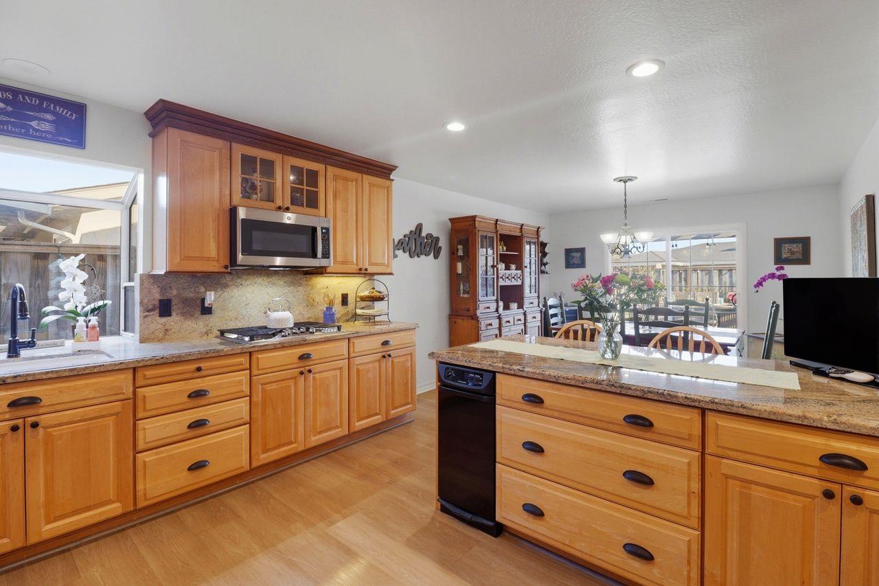 Detail Gallery Image 6 of 27 For 1959 Playa St, San Mateo,  CA 94403 - 3 Beds | 2 Baths