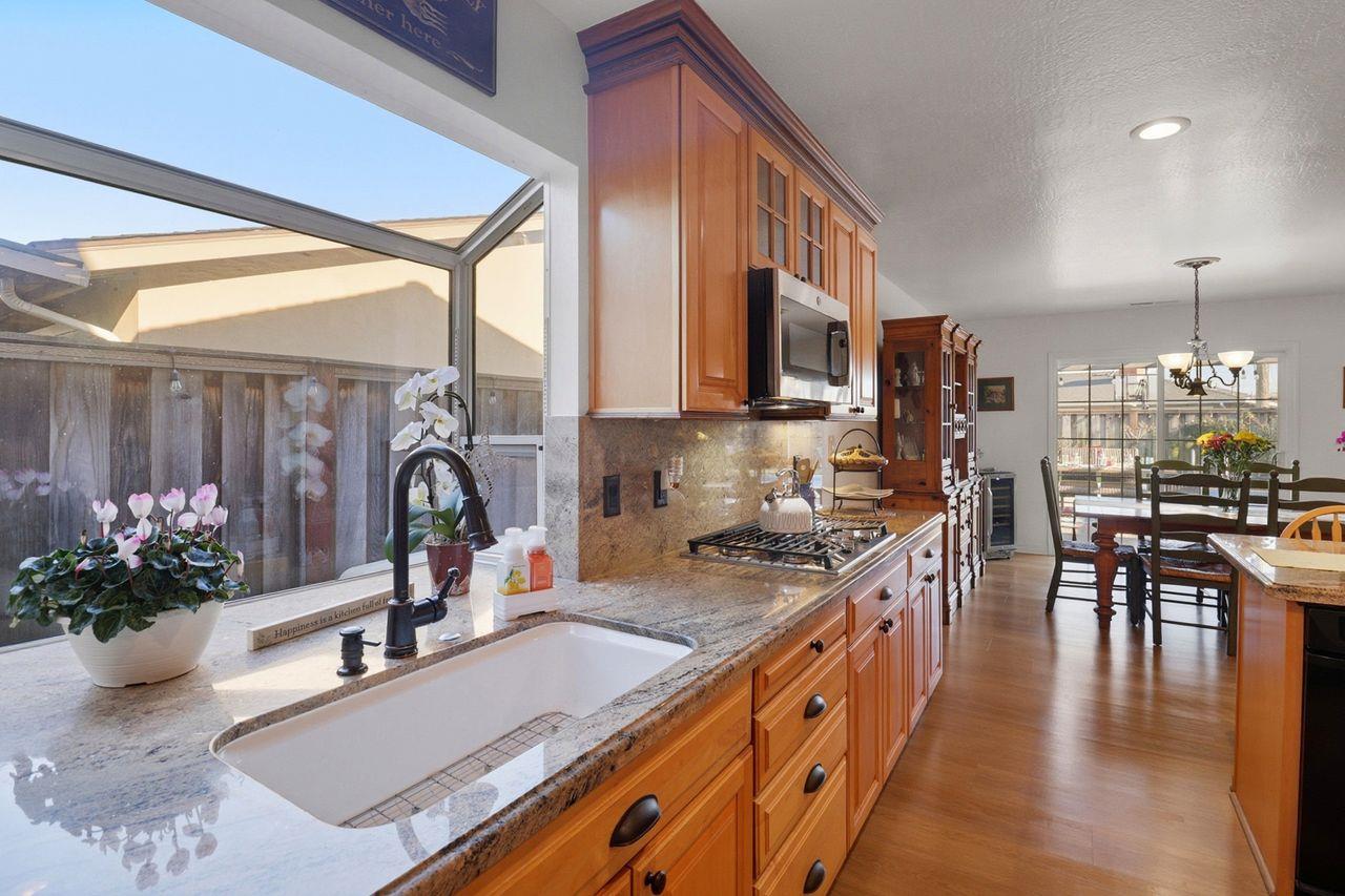 Detail Gallery Image 7 of 27 For 1959 Playa St, San Mateo,  CA 94403 - 3 Beds | 2 Baths