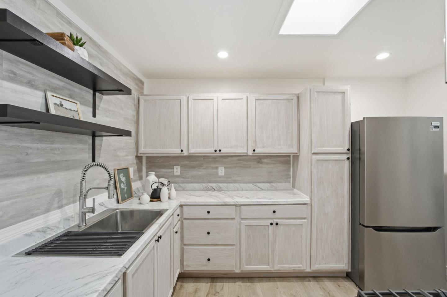 Detail Gallery Image 33 of 77 For 227 Wicklow Dr, South San Francisco,  CA 94080 - 3 Beds | 2 Baths