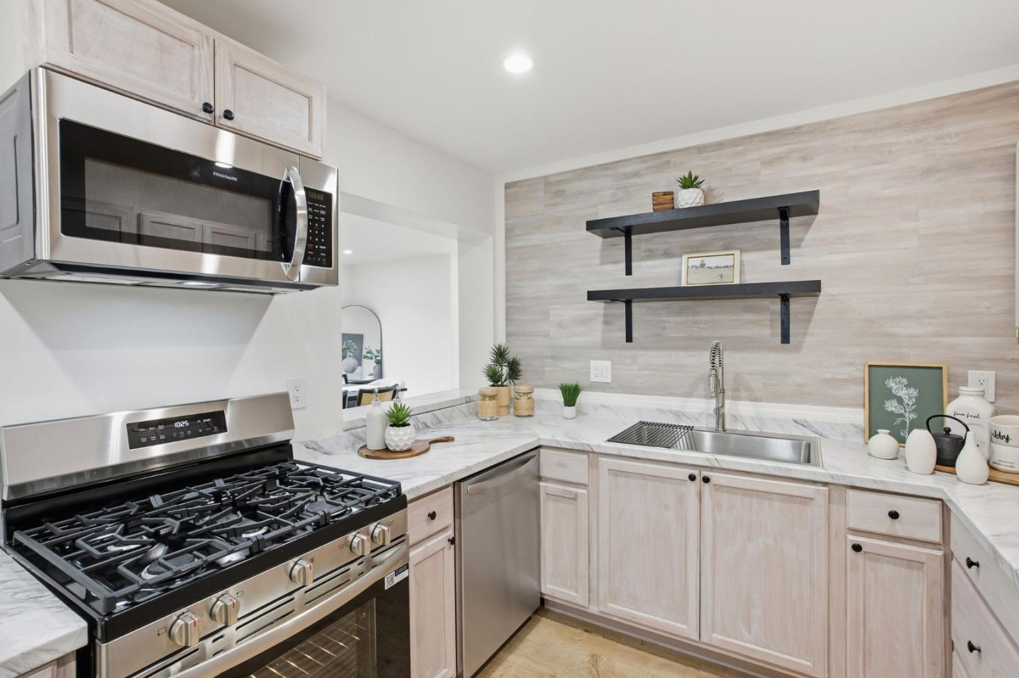 Detail Gallery Image 34 of 77 For 227 Wicklow Dr, South San Francisco,  CA 94080 - 3 Beds | 2 Baths