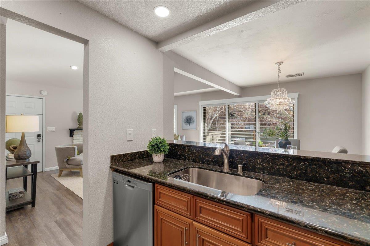 Detail Gallery Image 11 of 27 For 1411 La Terrace Cir, San Jose,  CA 95123 - 2 Beds | 1 Baths