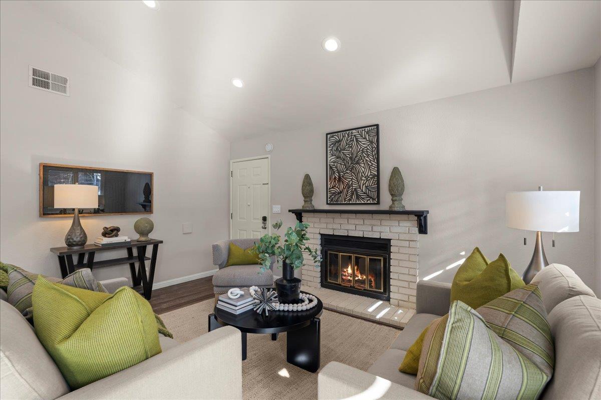 Detail Gallery Image 6 of 27 For 1411 La Terrace Cir, San Jose,  CA 95123 - 2 Beds | 1 Baths