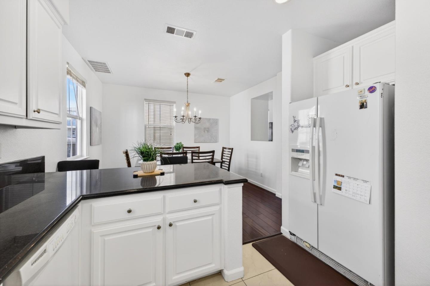 Detail Gallery Image 12 of 25 For 363 Bella Ridge Ter, San Jose,  CA 95125 - 3 Beds | 3 Baths