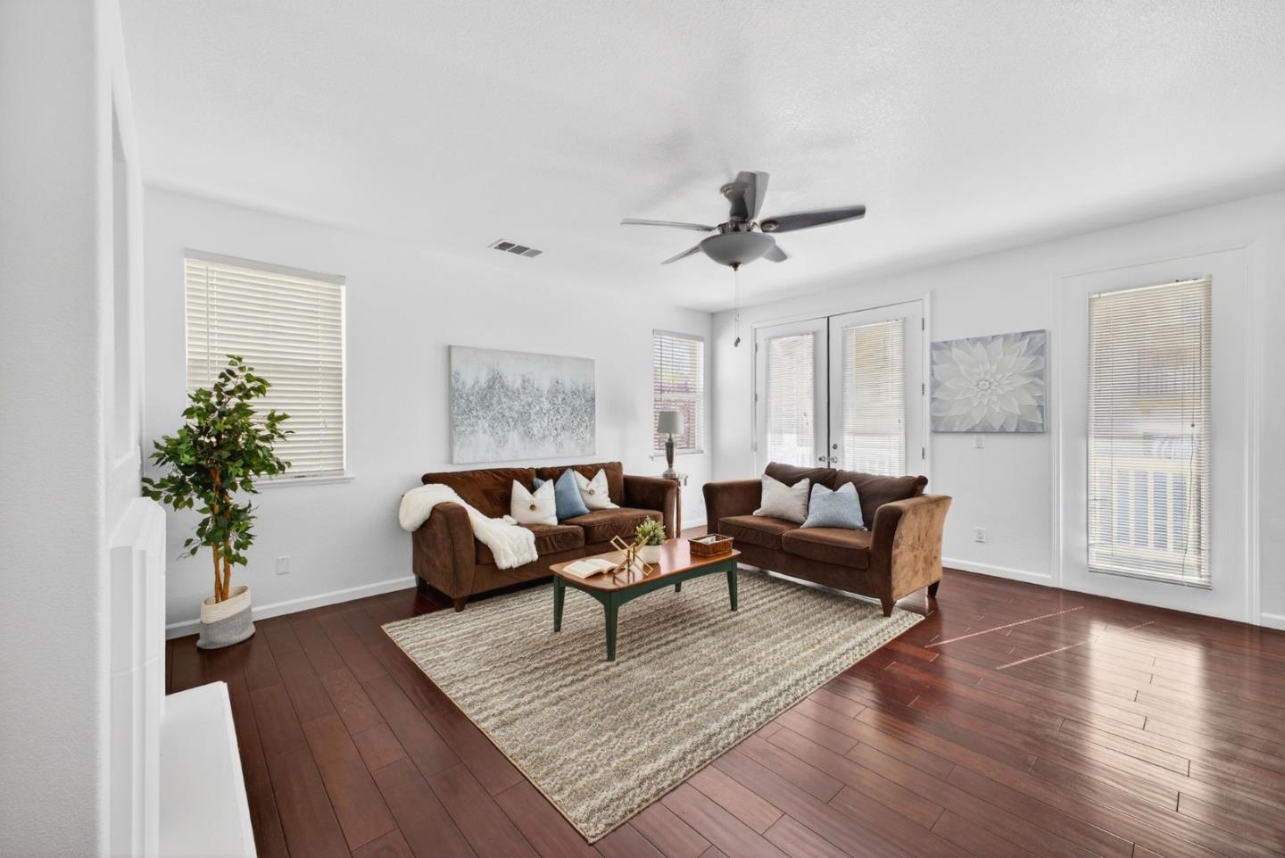 Detail Gallery Image 4 of 25 For 363 Bella Ridge Ter, San Jose,  CA 95125 - 3 Beds | 3 Baths