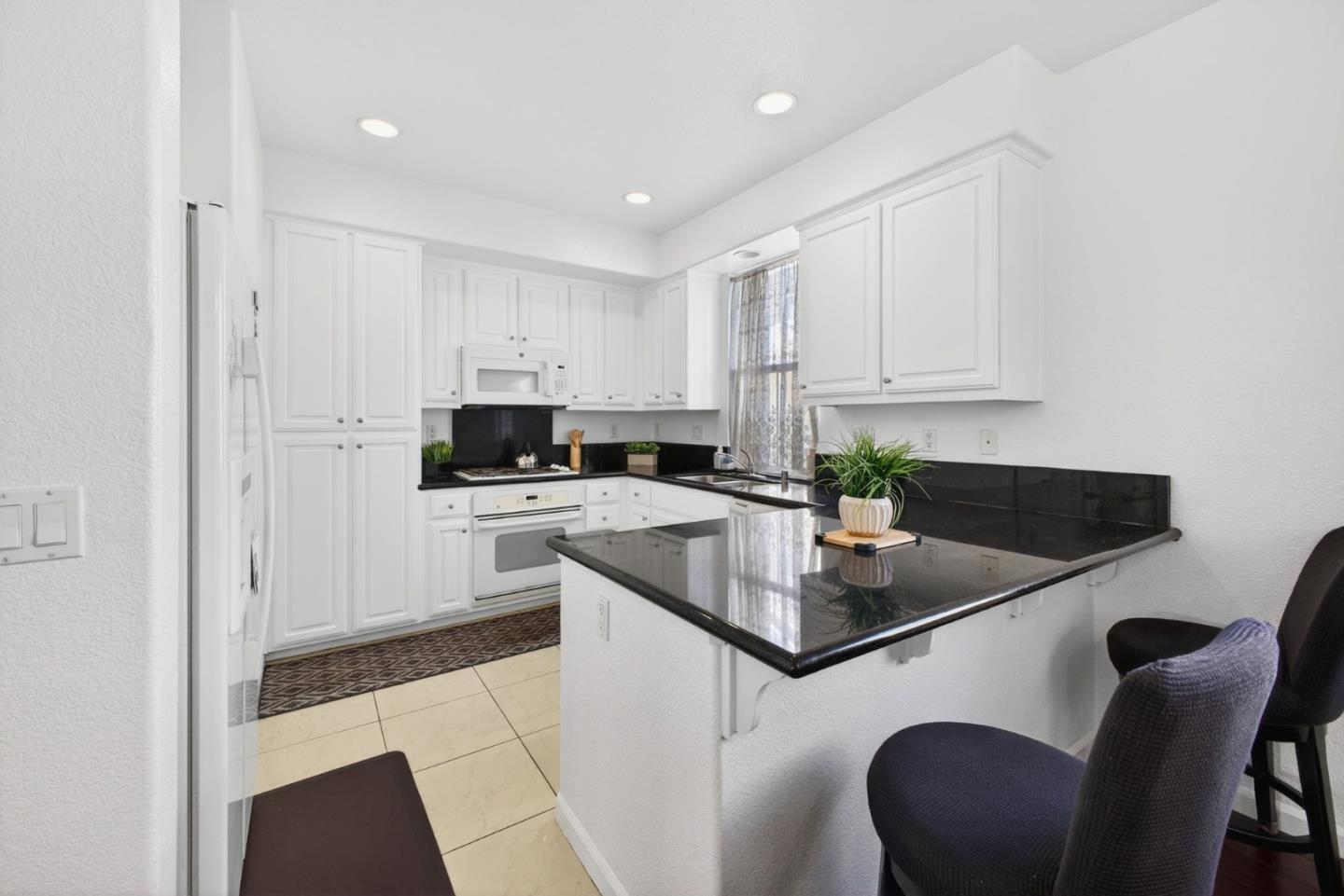 Detail Gallery Image 9 of 25 For 363 Bella Ridge Ter, San Jose,  CA 95125 - 3 Beds | 3 Baths