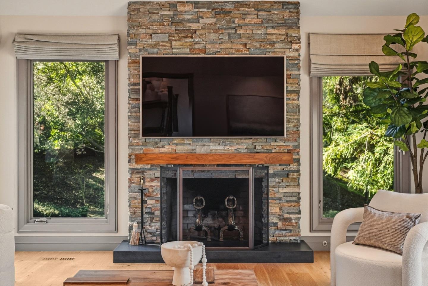 Detail Gallery Image 12 of 61 For 11913 Murietta Ln, Los Altos Hills,  CA 94022 - 4 Beds | 3/1 Baths