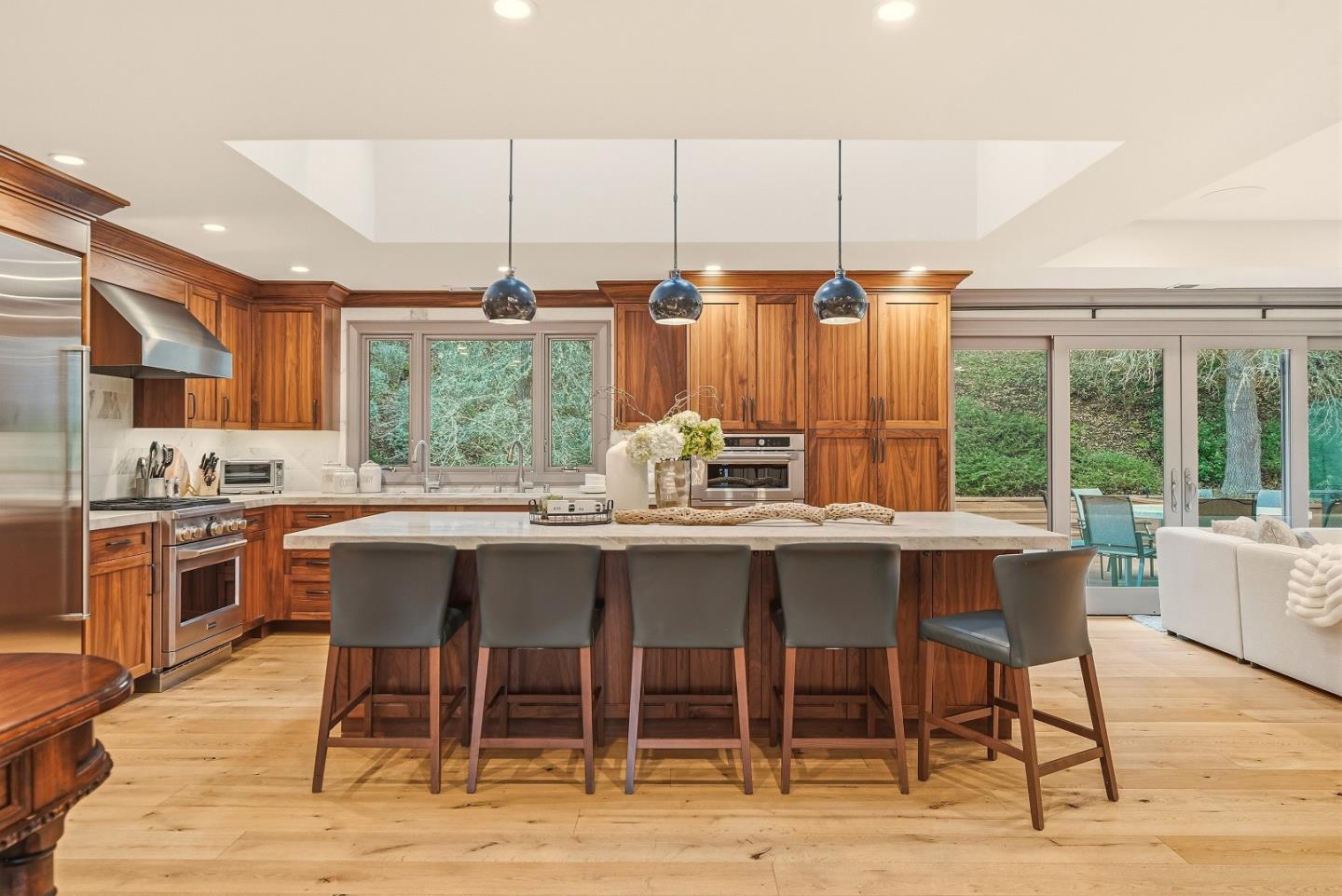 Detail Gallery Image 14 of 61 For 11913 Murietta Ln, Los Altos Hills,  CA 94022 - 4 Beds | 3/1 Baths