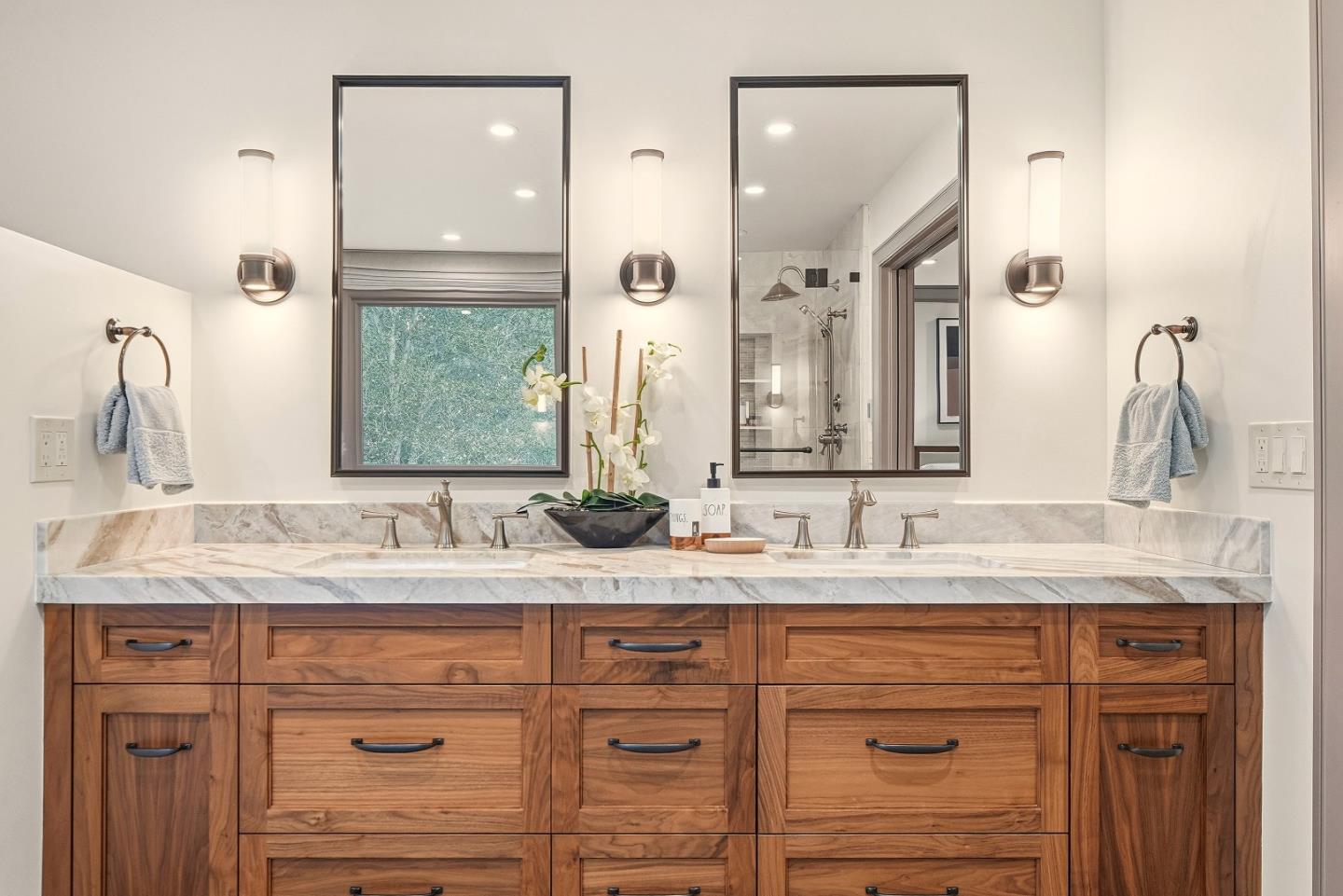 Detail Gallery Image 27 of 61 For 11913 Murietta Ln, Los Altos Hills,  CA 94022 - 4 Beds | 3/1 Baths