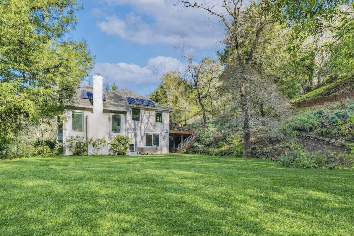 Detail Gallery Image 51 of 61 For 11913 Murietta Ln, Los Altos Hills,  CA 94022 - 4 Beds | 3/1 Baths